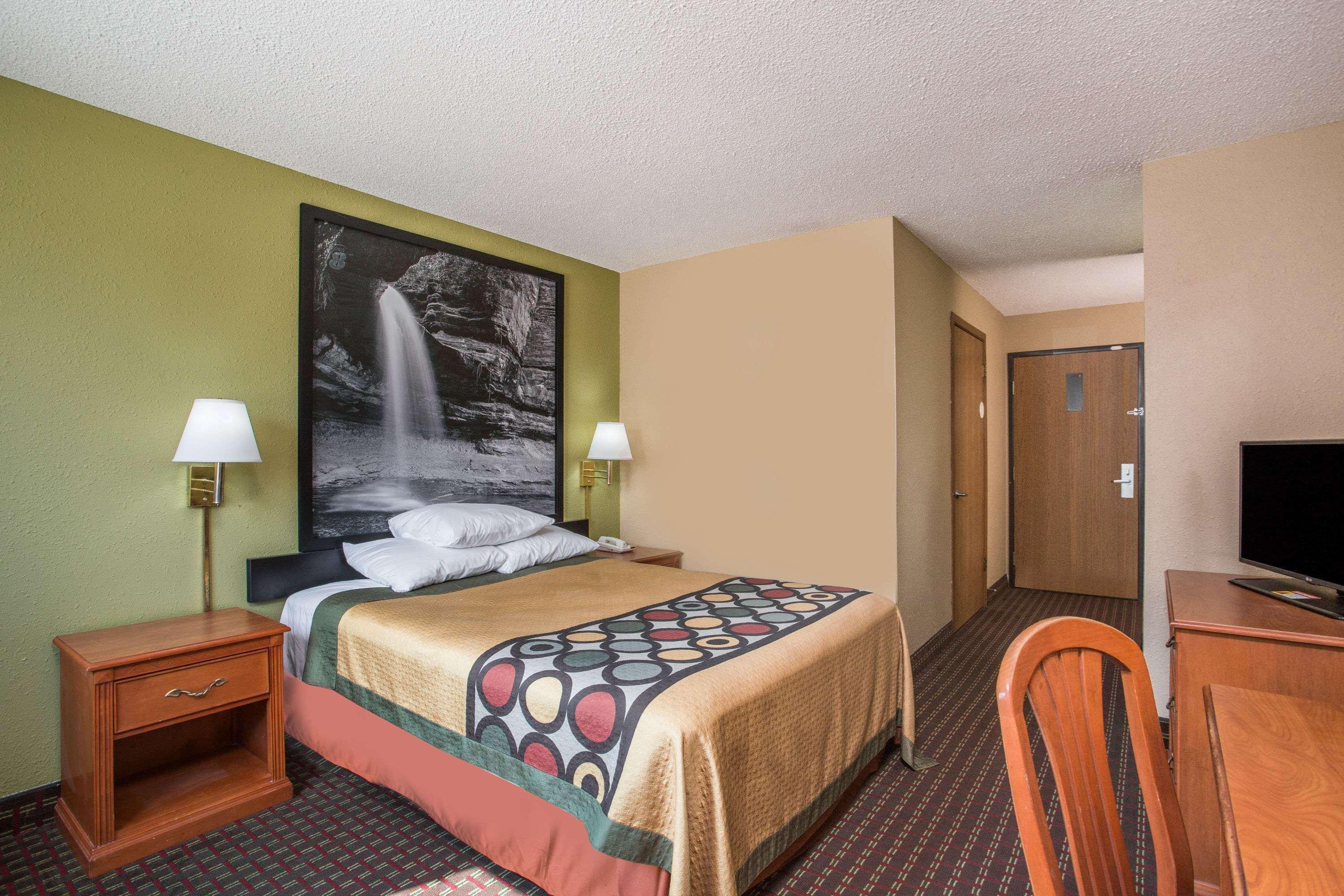 Super 8 By Wyndham Mendota I-39 Hotell Exteriör bild