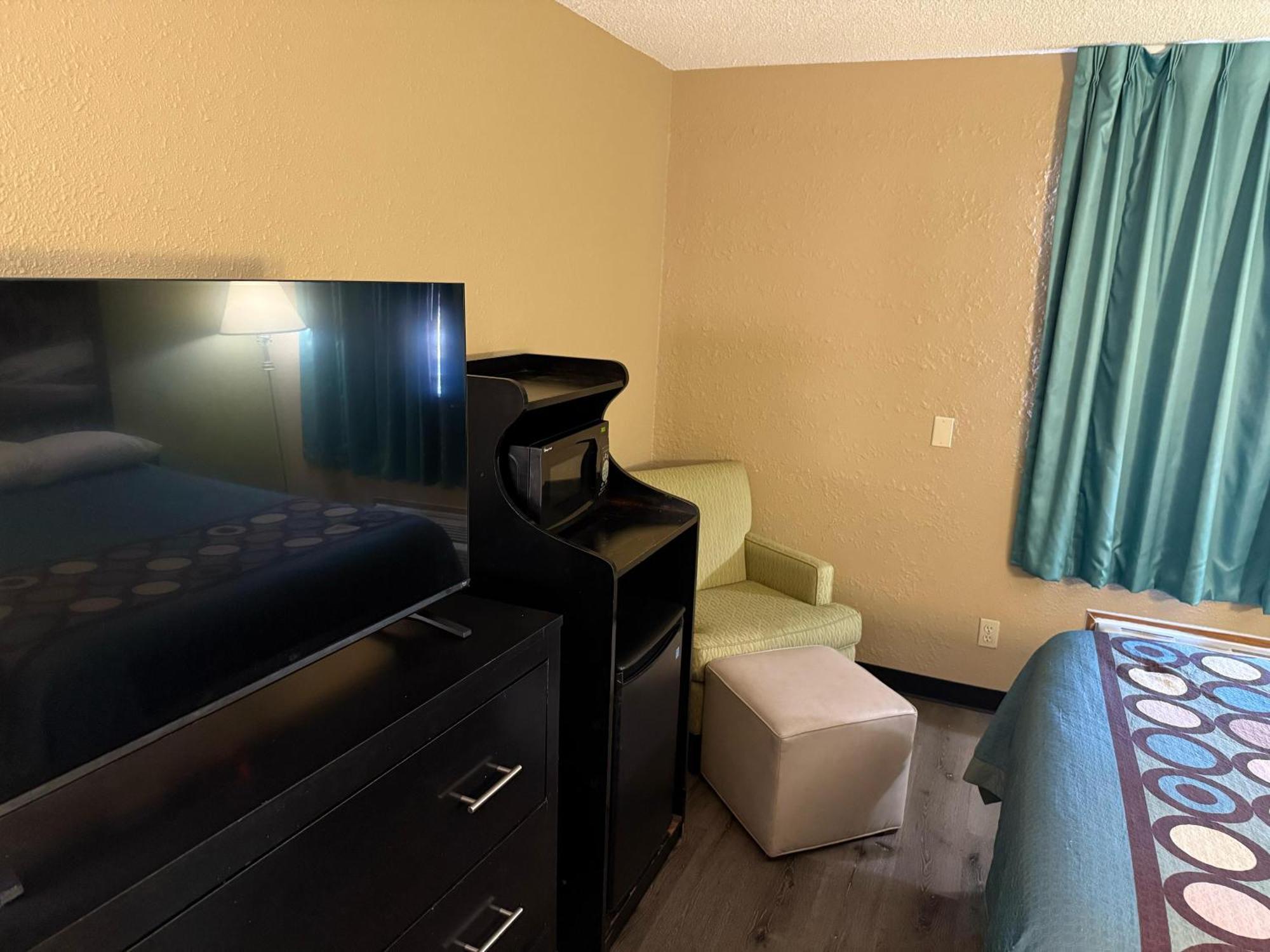 Super 8 By Wyndham Mendota I-39 Hotell Exteriör bild