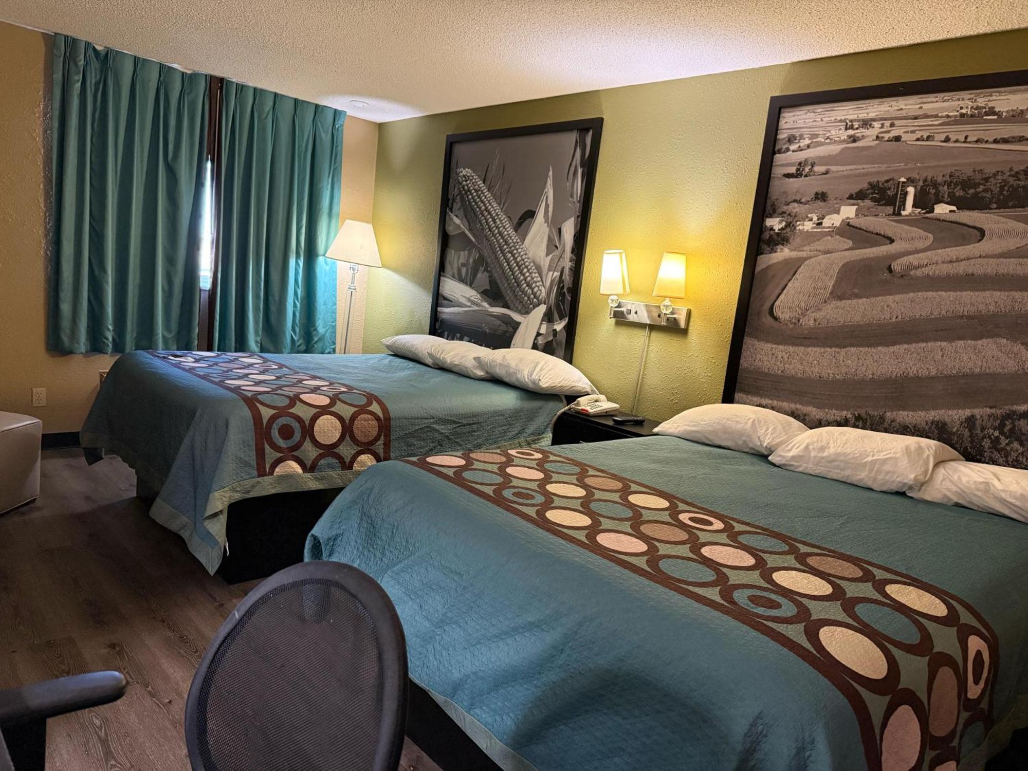 Super 8 By Wyndham Mendota I-39 Hotell Exteriör bild
