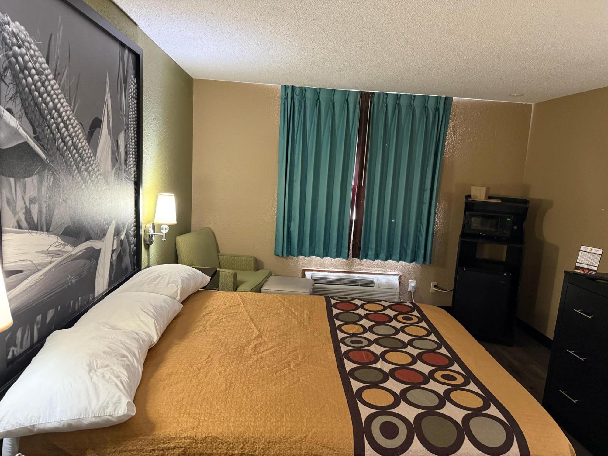 Super 8 By Wyndham Mendota I-39 Hotell Exteriör bild