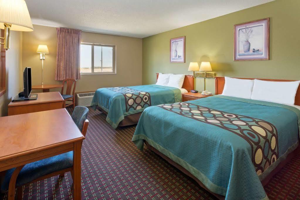 Super 8 By Wyndham Mendota I-39 Hotell Exteriör bild